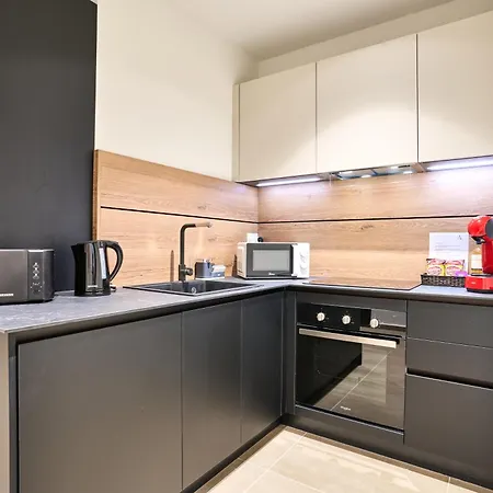 Cosy One-bedroom In Mercury Tower By Zaha Hadid *