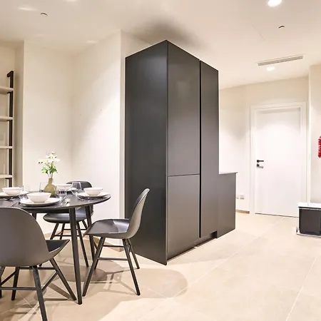 Cosy One-bedroom In Mercury Tower By Zaha Hadid Apartment *