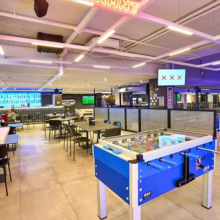 Cosy One-bedroom In Mercury Tower By Zaha Hadid Apartment