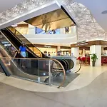 شقة Cosy One-bedroom In Mercury Tower By Zaha Hadid