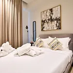 Cosy One-bedroom In Mercury Tower By Zaha Hadid شقة