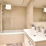 Cosy One-bedroom In Mercury Tower By Zaha Hadid شقة سانت جوليان