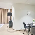 Cosy One-bedroom In Mercury Tower By Zaha Hadid سانت جوليان