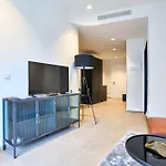 شقة Cosy One-bedroom In Mercury Tower By Zaha Hadid *