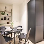 شقة Cosy One-bedroom In Mercury Tower By Zaha Hadid سانت جوليان