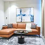 Cosy One-bedroom In Mercury Tower By Zaha Hadid