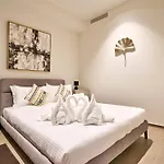 Cosy One-bedroom In Mercury Tower By Zaha Hadid شقة