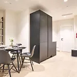 Cosy One-bedroom In Mercury Tower By Zaha Hadid شقة *
