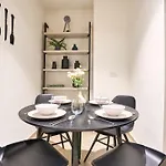 Cosy One-bedroom In Mercury Tower By Zaha Hadid شقة *