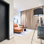 Cosy One-bedroom In Mercury Tower By Zaha Hadid شقة سانت جوليان